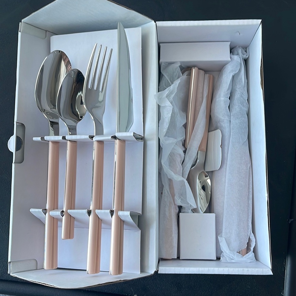 NIB Rosendahl Copenhagen Grand Cru Bistro Cutlery 16 Piece Stainless Steel Blush